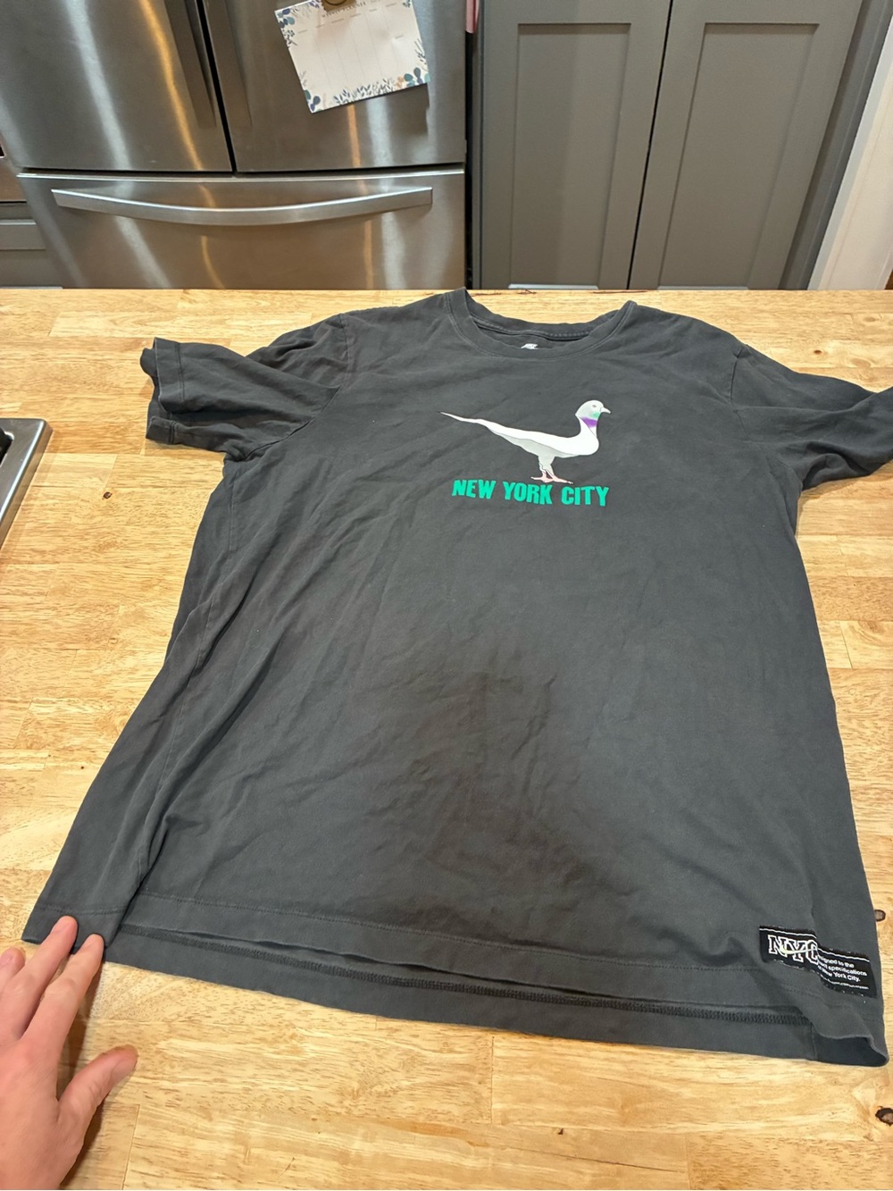 Nike Tee NYC Staple Pigeon Swoosh Mens Large Black Rare Vintage